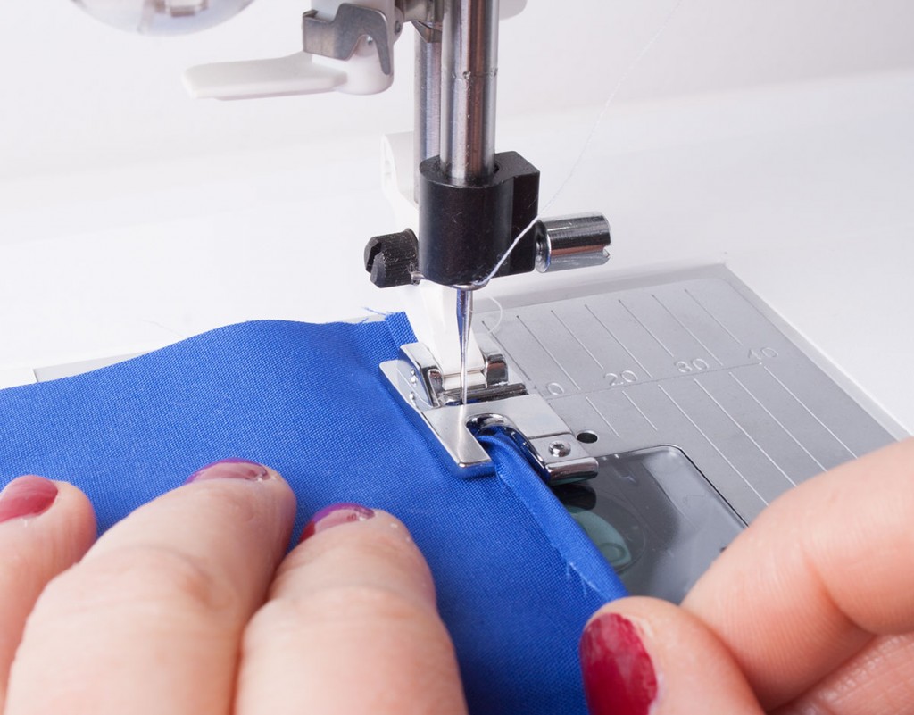 Narrow Hem Rolled Hem Foot 4